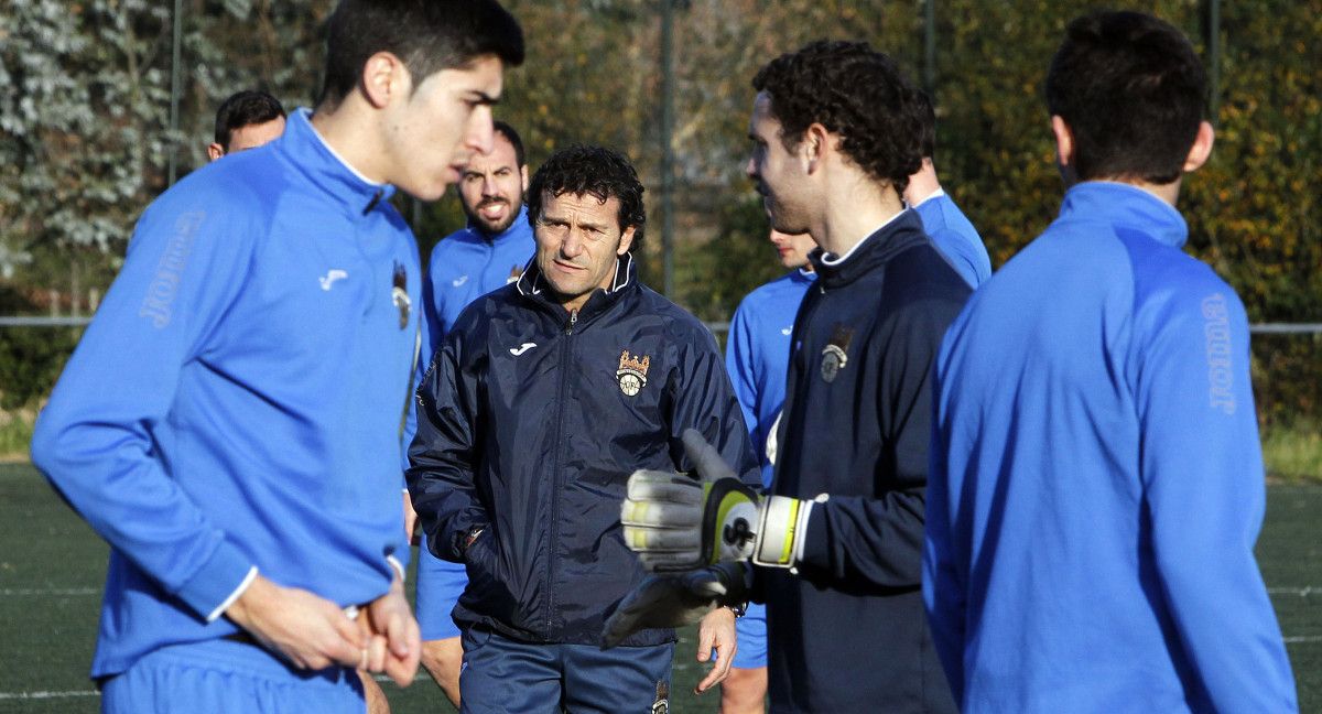 Luisito durante un entrenamiento del Pontevedra en A Xunqueira