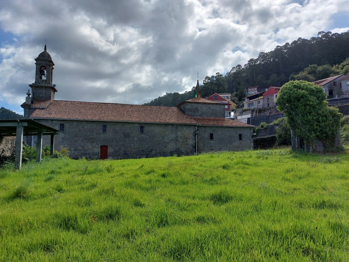 Entorno de la iglesia de San Martiño de Bueu