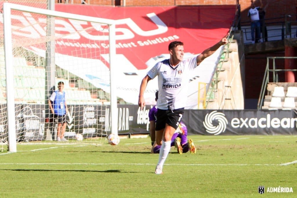 Partido entre Mérida y Pontevedra en el Estadio Romano