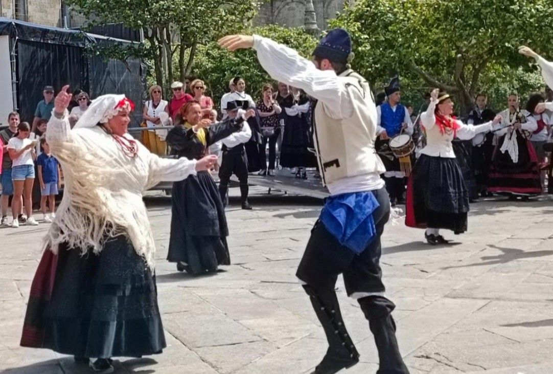 Actuación de Celme en la Praza da Ferrería