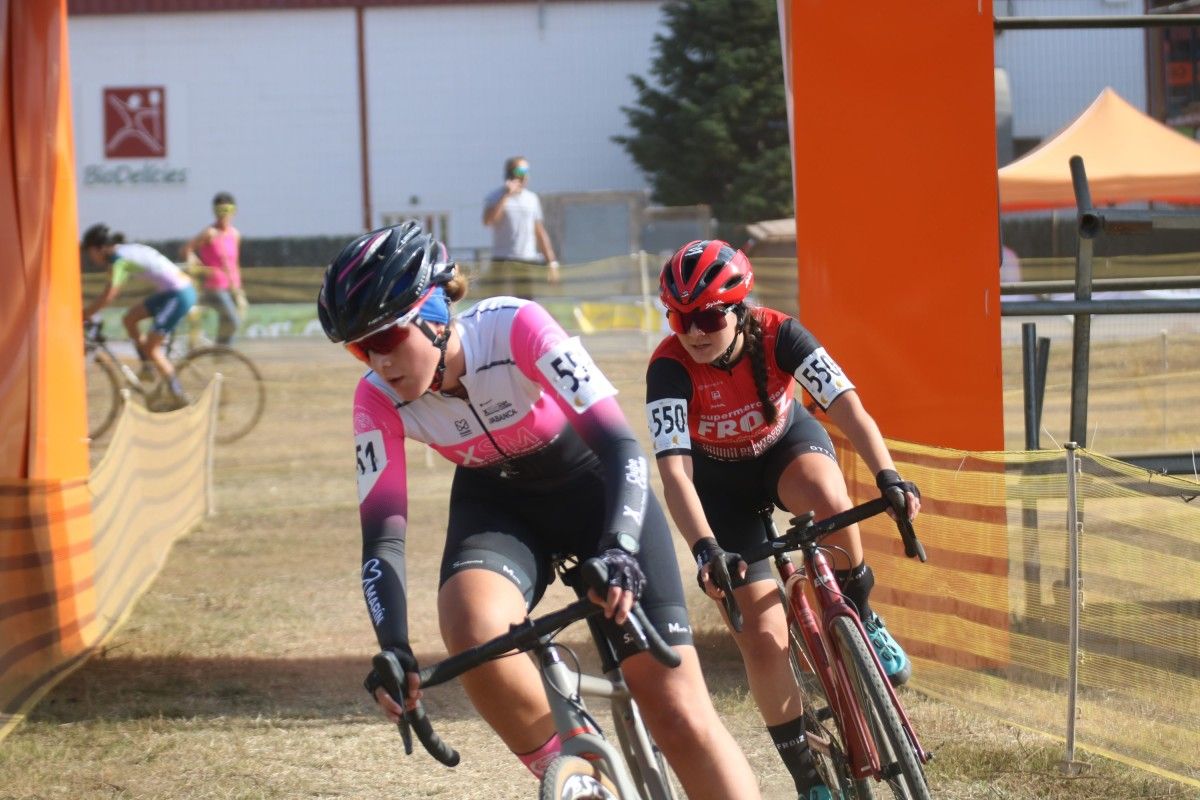 María Filgueiras (551) y Uxía Soto (550), en la Copa de España de Ciclocross en Les Franqueses