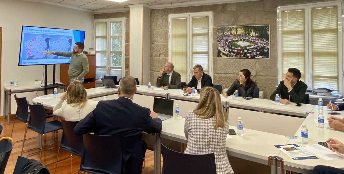 Reunión del PP local con los senadores Pilar Rojo y Pedro Rollán