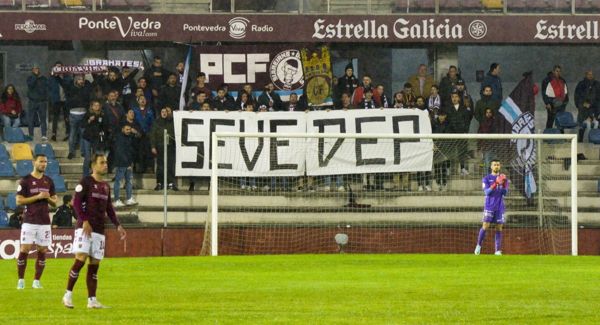 Partido de Primera Federación entre el Pontevedra y el Fuenlabrada en Pasarón