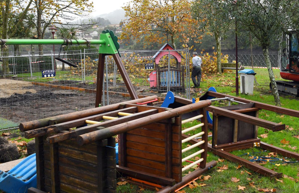 Obras de ampliación del parque infantil de A Xunqueira en Ponte Sampaio