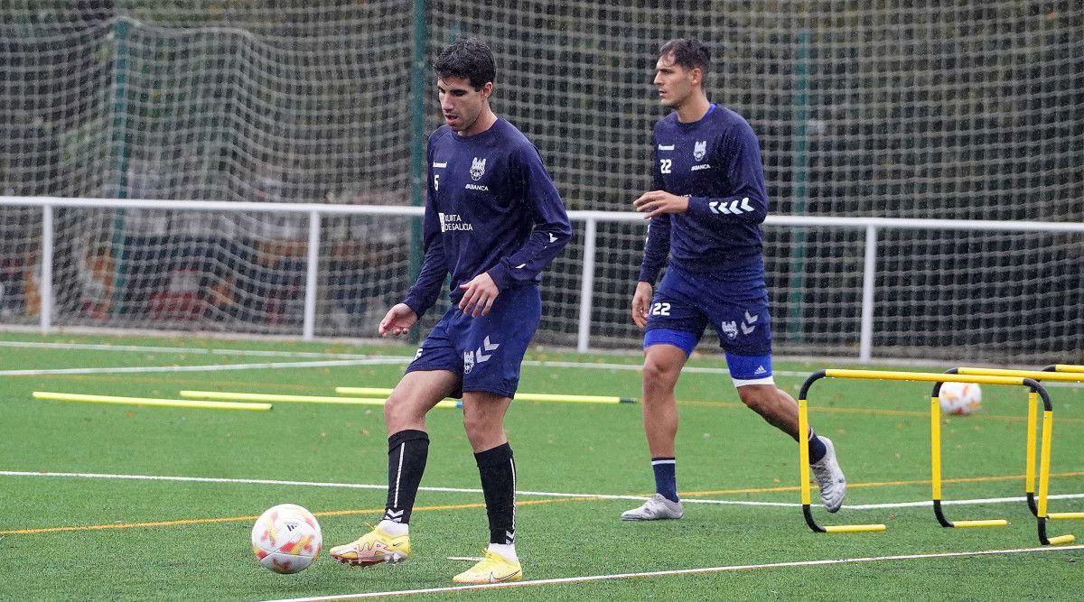 David Soto, en un entrenamiento del Pontevedra en A Xunqueira