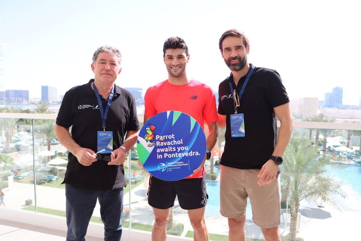 Miguel Anxo Fernández Lores, Antonio Serrat y Gorka Gómez en Abu Dhabi