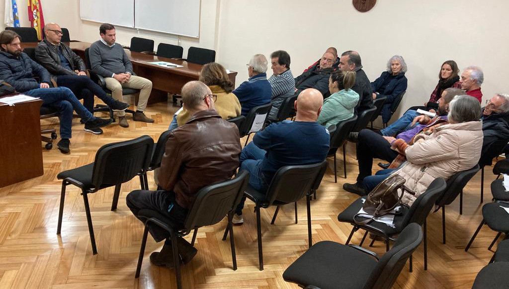 Reunión entre el Concello y los comuneros de Aguasantas, Borela, Carballedo, Loureiro y Rebordelo