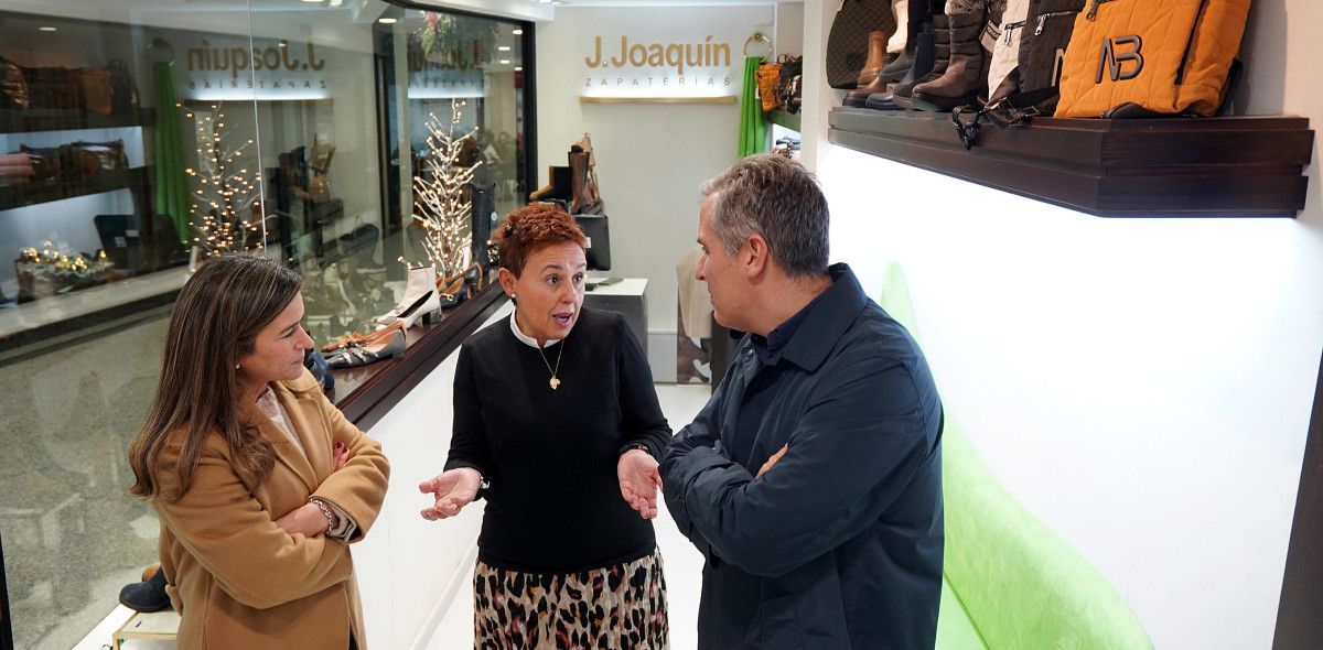 Visita de Pepa Pardo y Rafa Domínguez a comercios de la ciudad