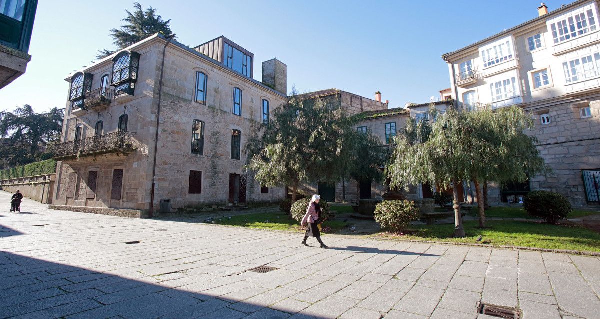 Sede del Colegio de Arquitectos Técnicos de Pontevedra en la Praza do Peirao, Pontevedra