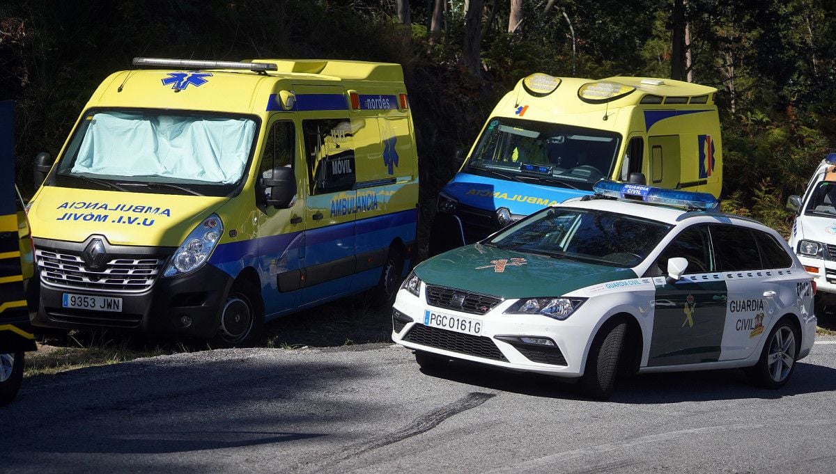 Dos ambulancias y una patrulla de la Guardia Civil