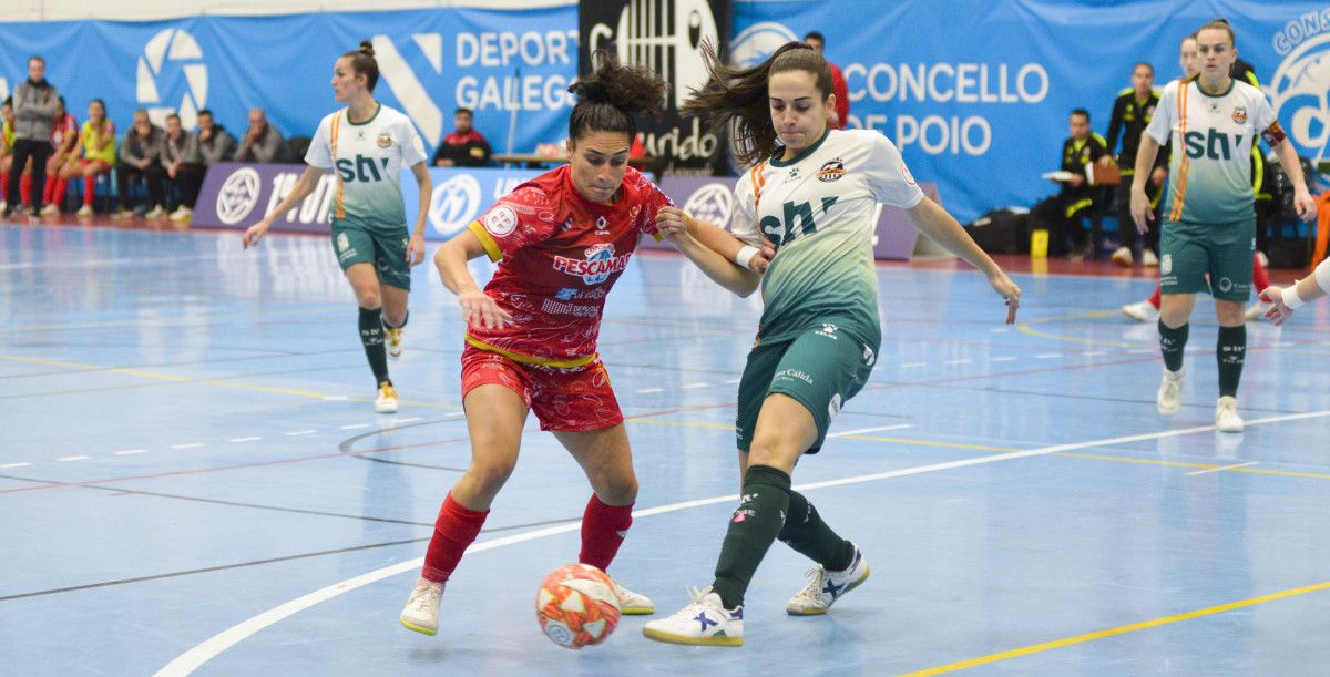 Marta Peñalver en un partido de liga entre Poio Pescamar y Roldán en A Seca