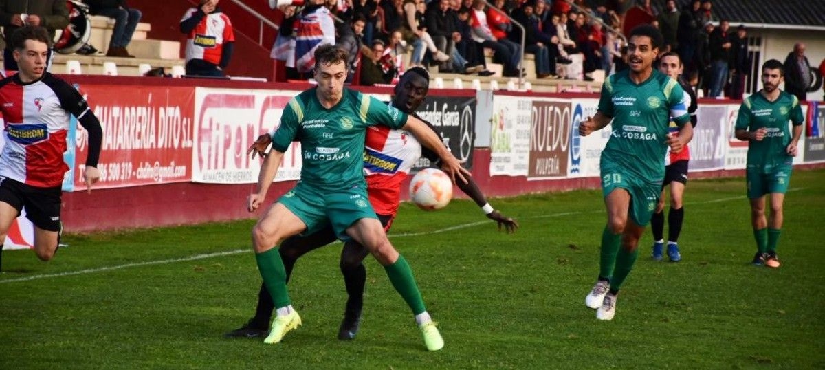 Partido de Tercera Federación entre Arosa y UD Ourense en A Lomba