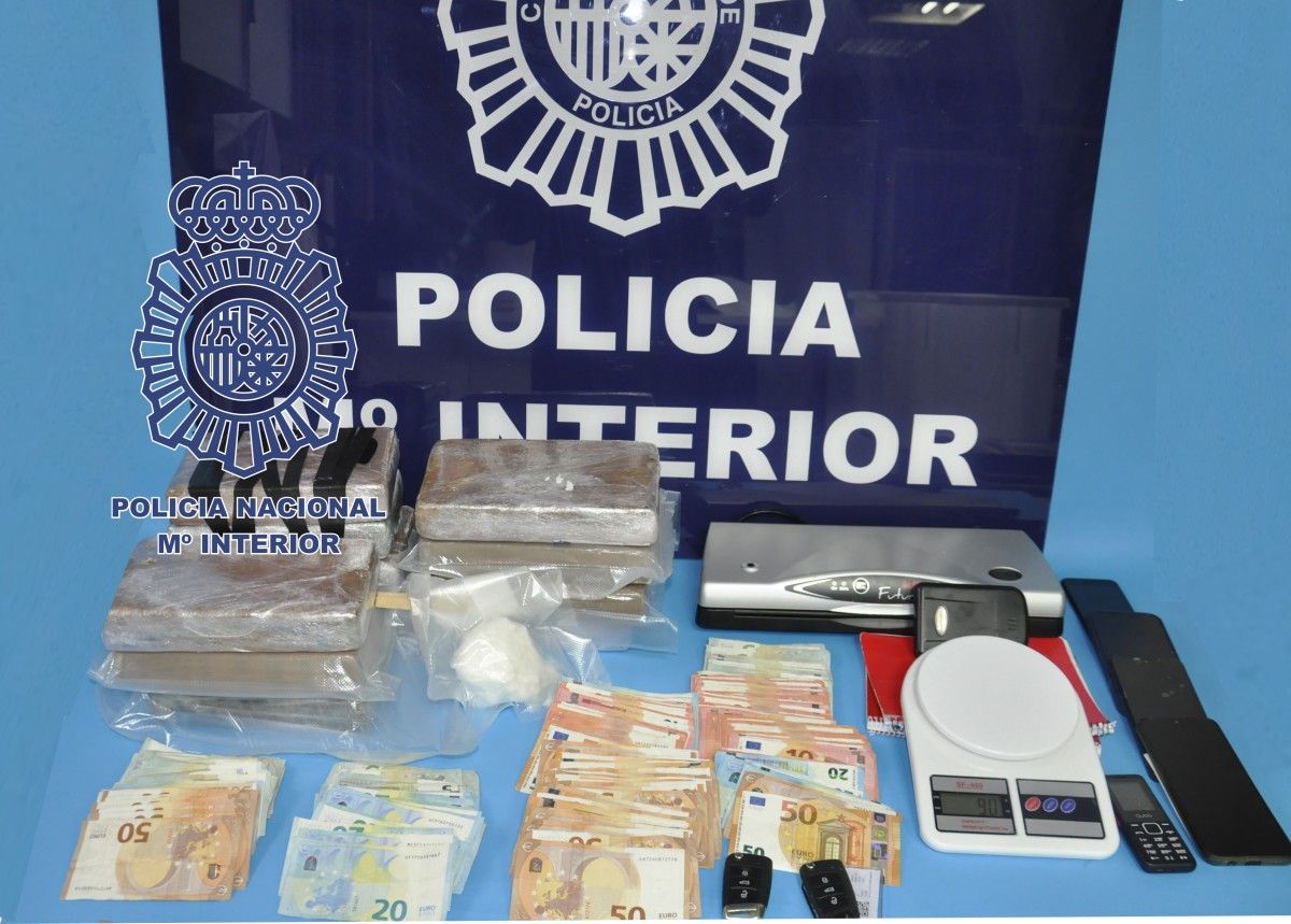 Droga y efectos intervenidos en la operación Pibe