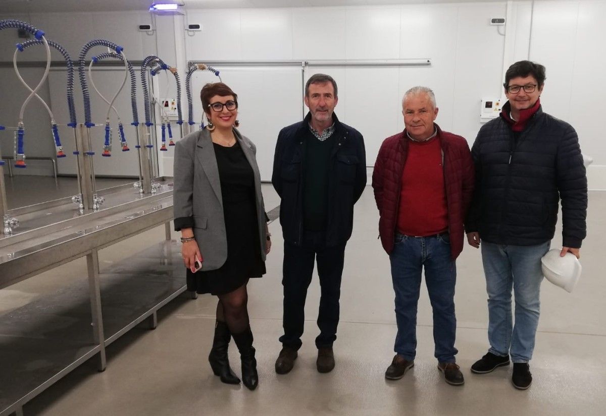 Abraldes visita las nuevas instalaciones de Artesa Rías Baixas 