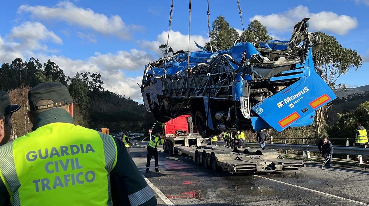 Autobús accidentado en Cerdedo