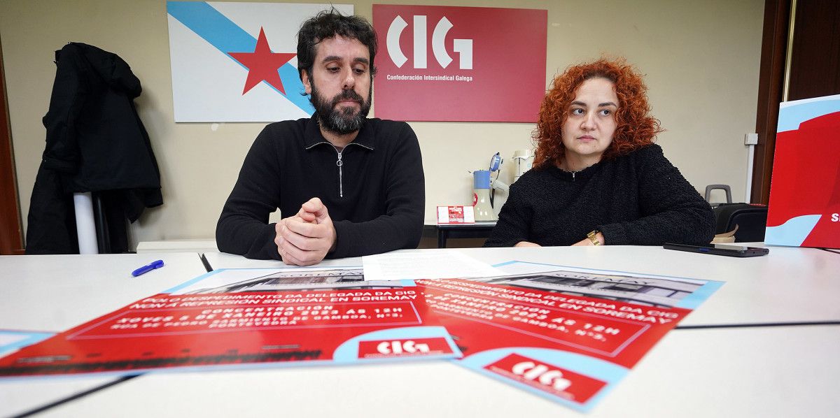 Iván Veiga y Sandra Iglesias, en el sindicato CIG