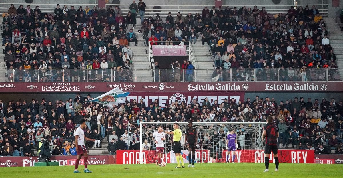 Partido de Copa del Rey entre Pontevedra y Mallorca en Pasarón