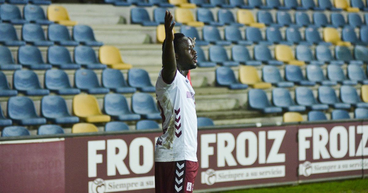 Libasse Guèye, en el partido entre Pontevedra CF y CD Tenerife en Pasarón de la segunda ronda de la Copa del Rey