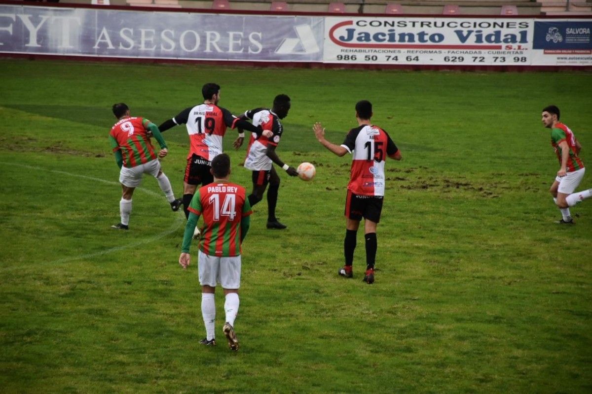 Partido entre Arosa y Villalbés en A Lomba