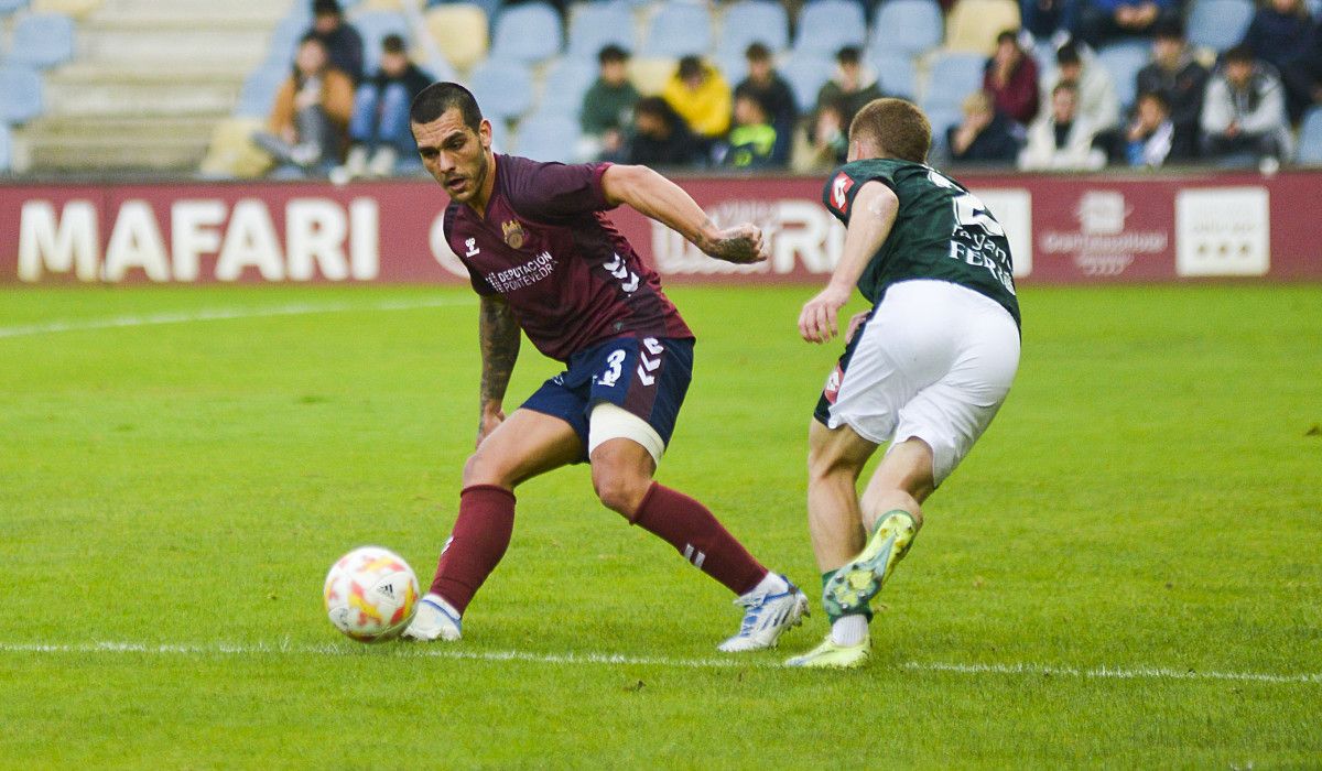 Samu Araújo, en el partido de Primera RFEF entre Pontevedra CF y Racing de Ferrol en Pasarón