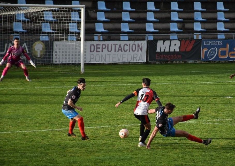 Partido entre Arosa y Barco en A Lomba