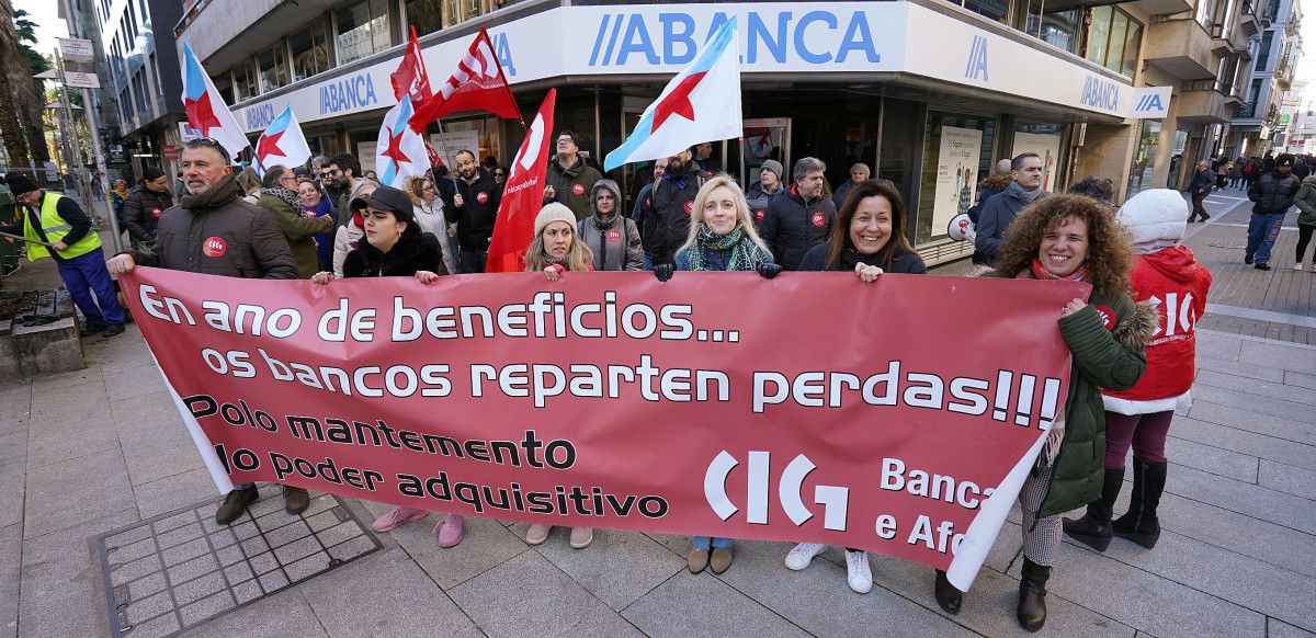 La CIG-Banca protesta delante de entidades bancarias reclamando la subida salarial "real"