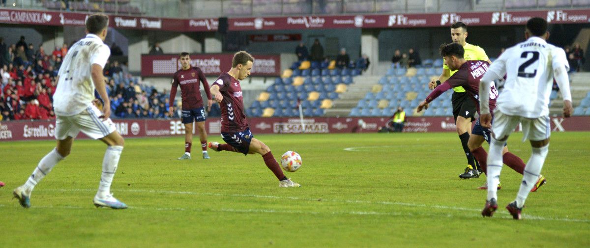 Partido entre Pontevedra y Real Madrid Castilla en Pasarón