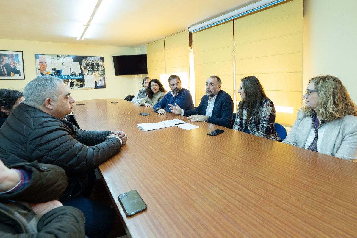 Reunión de Julio García Comesaña con alcaldes y portavoces del PP en Cambados