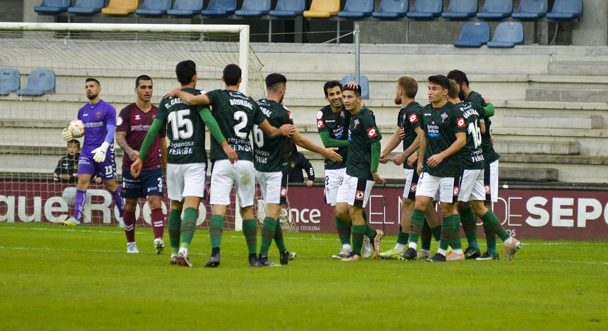 Partido de Primera RFEF entre Pontevedra CF y Racing de Ferrol en Pasarón