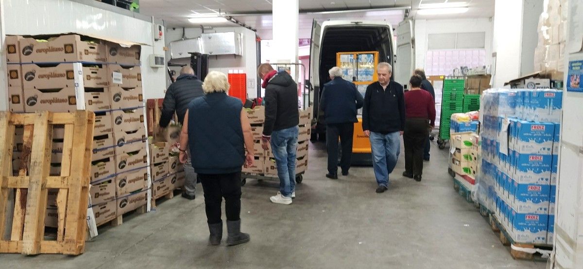 Voluntariado del Banco de Alimentos en la sede de Pontevedra