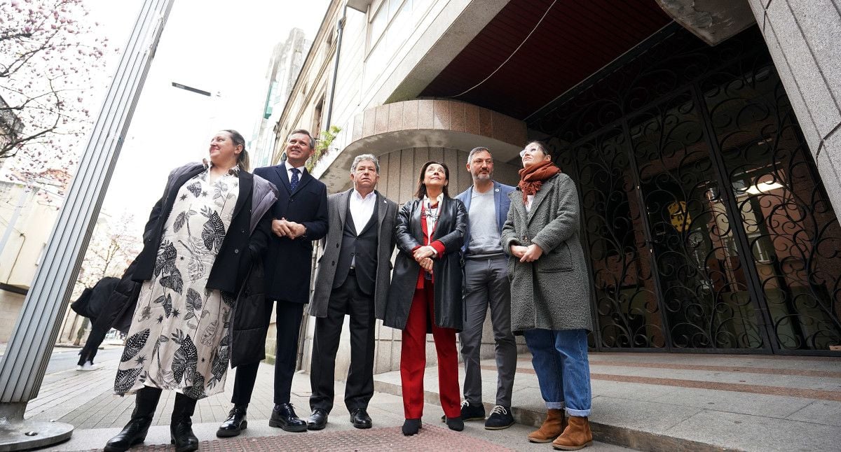 Visita de José Miñones con Miguel Anxo Fernández Lores y Maica Larriba al antiguo conservatorio de Pontevedra