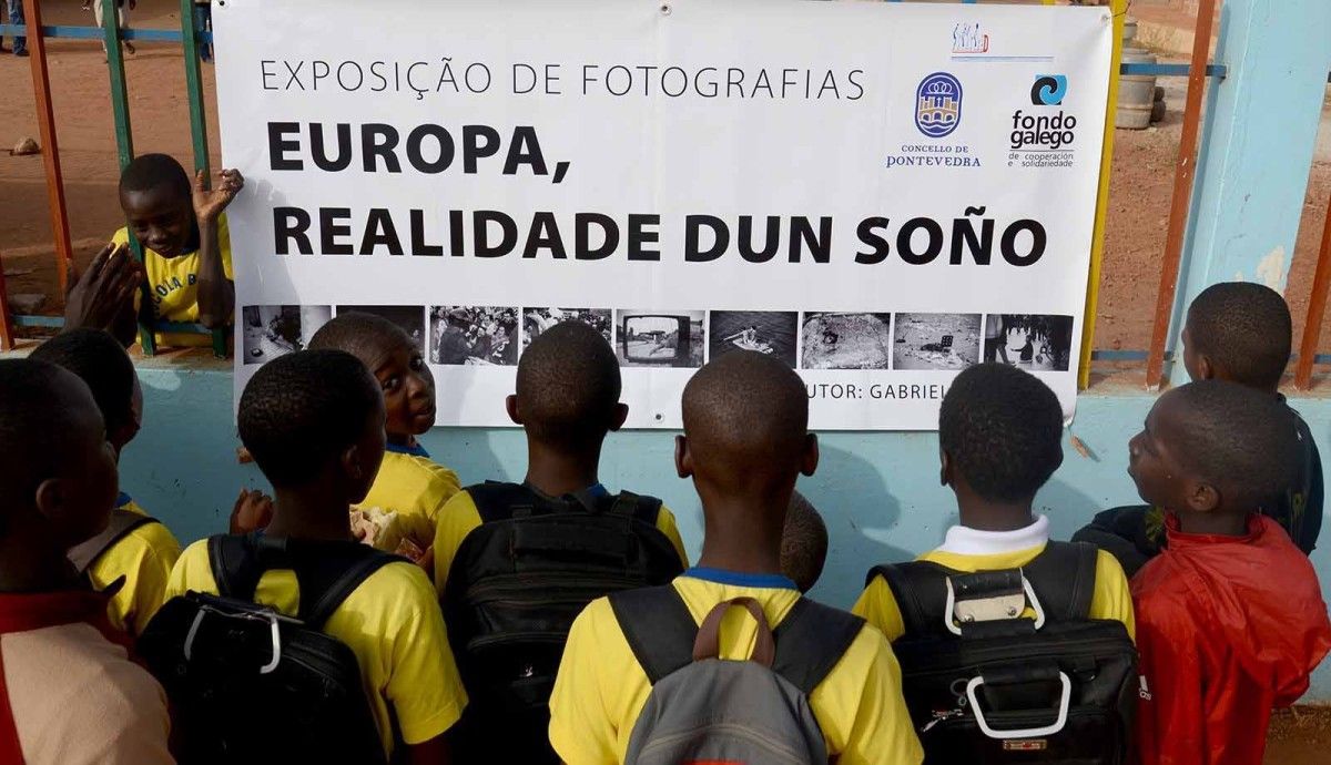 Exposición 'Europa, realidade dun soño' de Gabriel Tizón en Bafatá (Guinea Bissau)