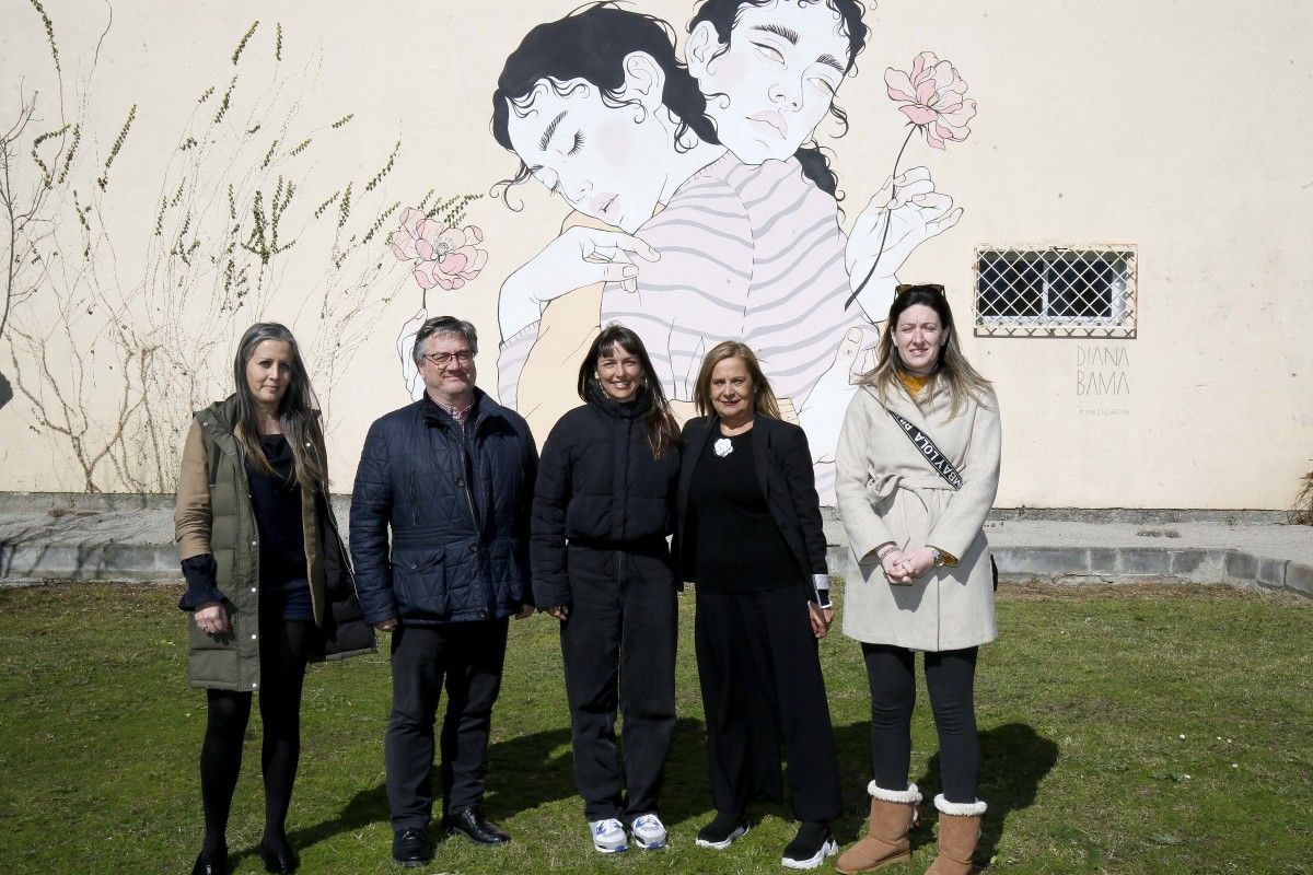 El Pabellón de Príncipe Felipe estrena el mural "El abrazo", de la artista Diana Bama