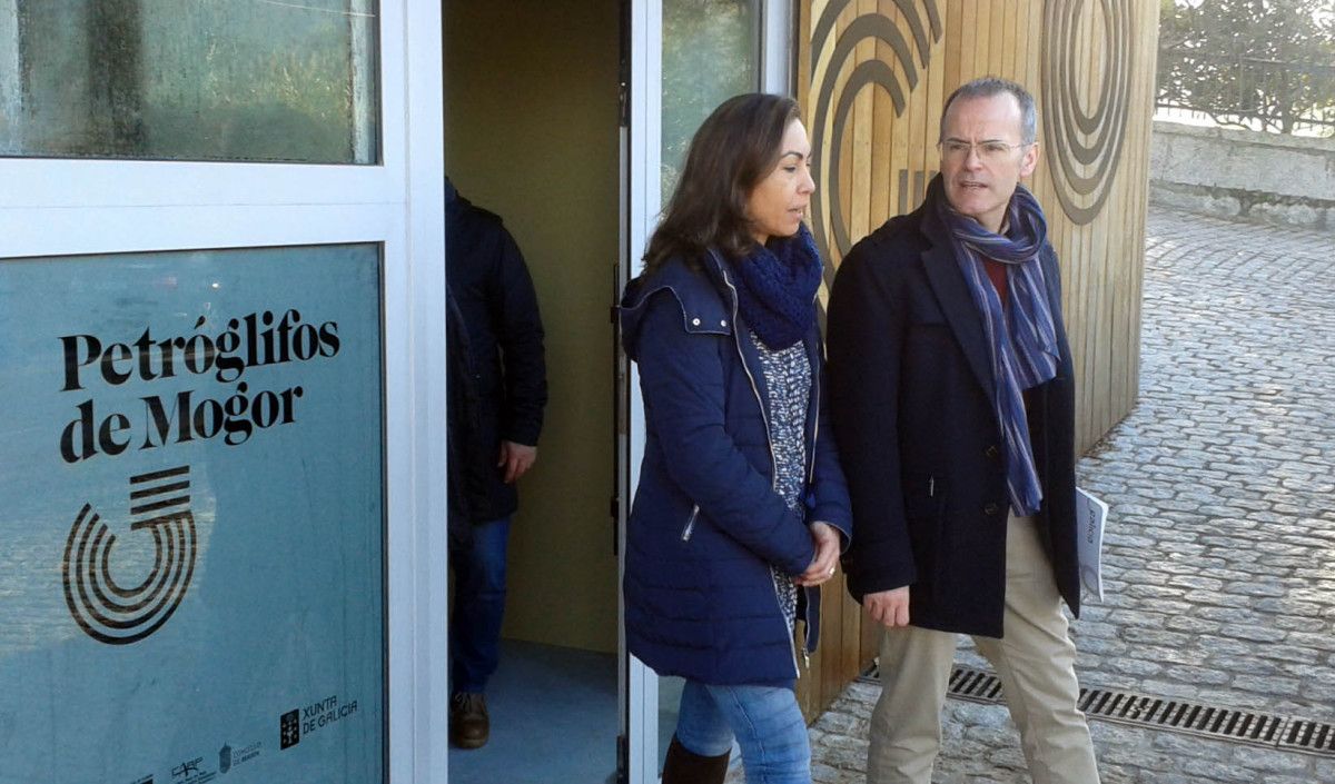 María Ramallo y Xesús Vázquez visitan el Centro de Interpretación de los Petroglifos de Mogor