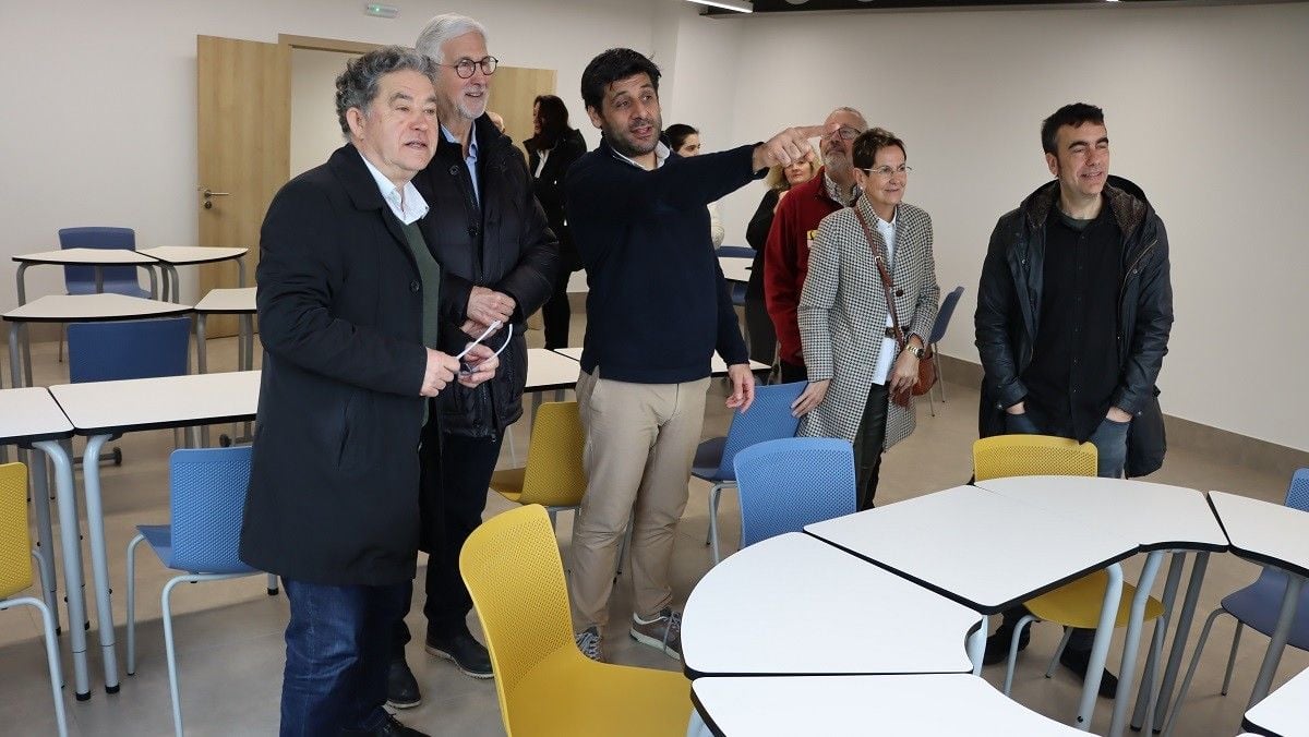 Visita del alcalde de Pontevedra al nuevo centro de la Fundación Juan XXIII