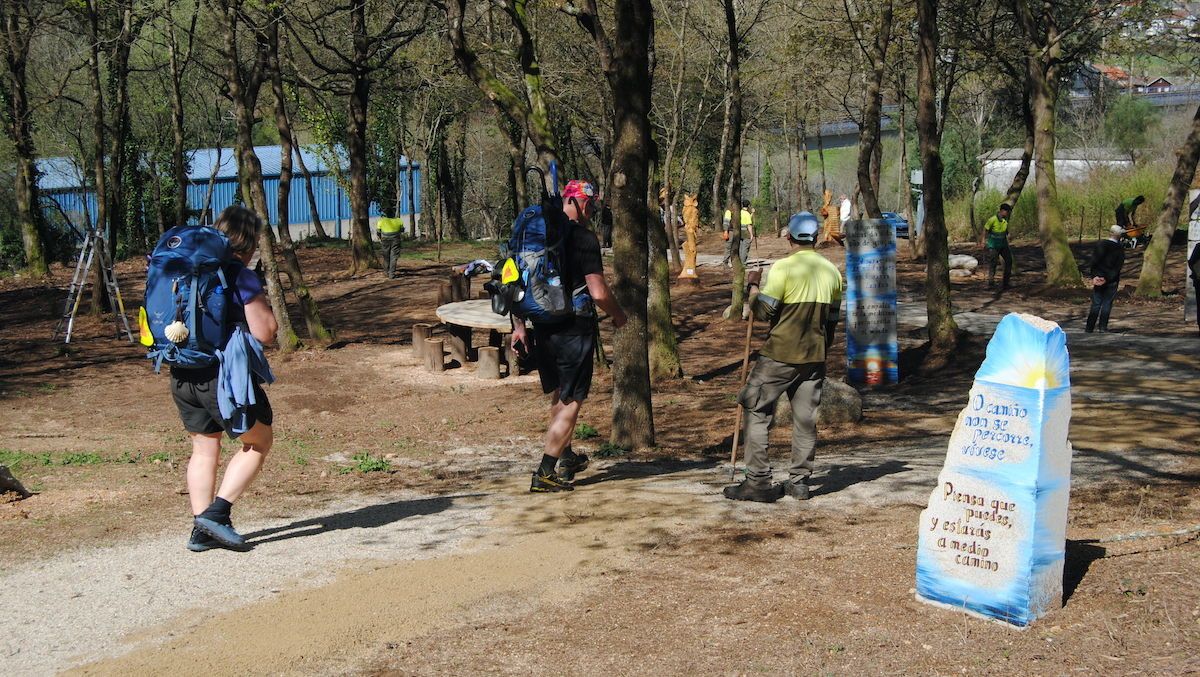 Carballeira de A Portela habilitada como zona de descanso para los peregrinos