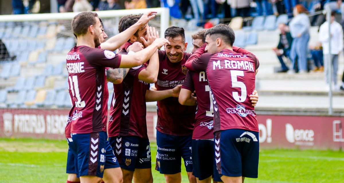 Partido de Primera RFEF entre Pontevedra CF - Linares en Pasarón