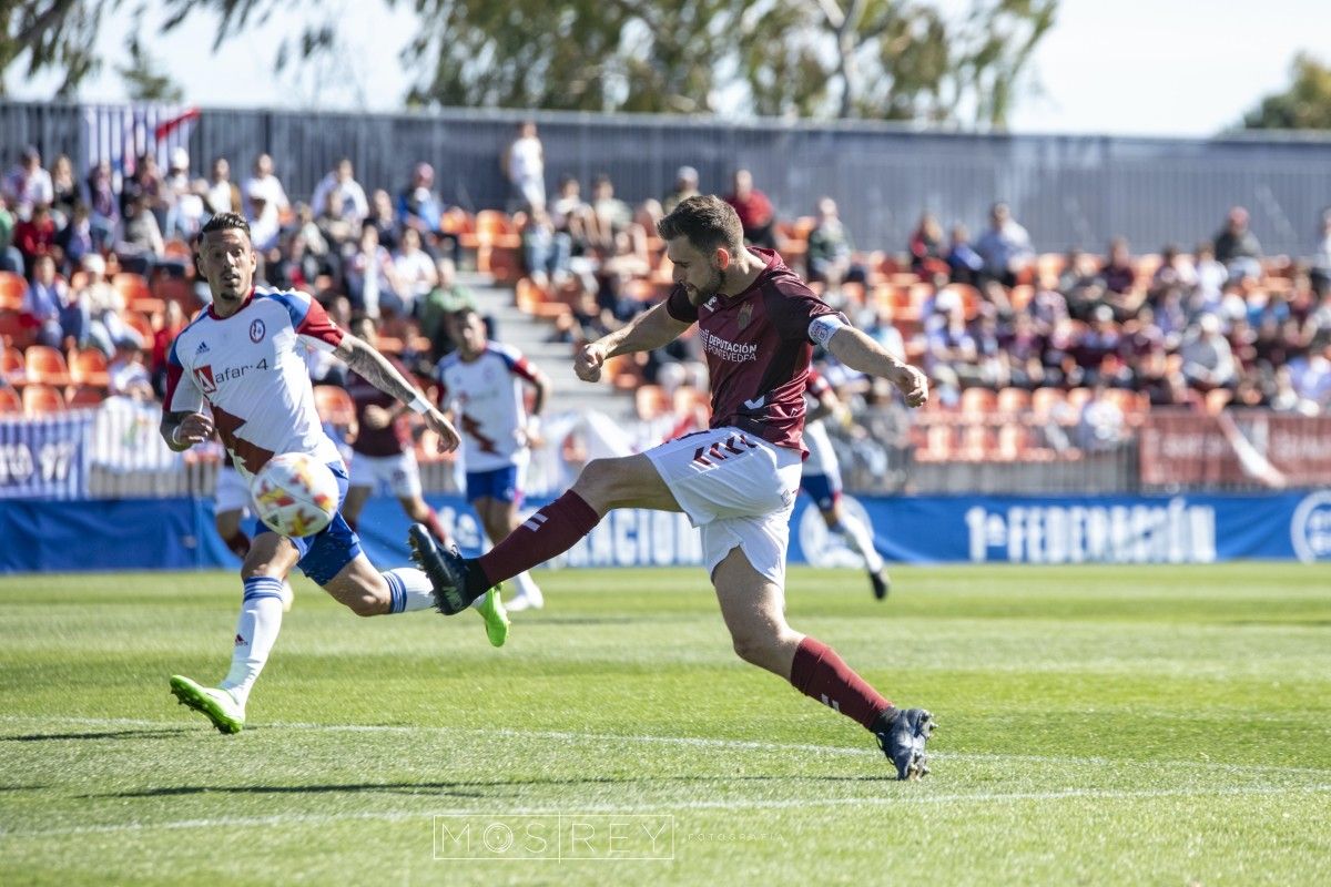 Partido de Primera RFEF entre Rayo Majadahonda - Pontevedra CF en el Cerro del Espino