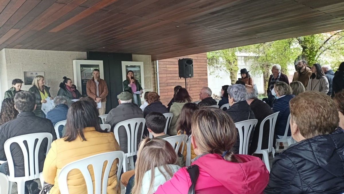 Reunión sobre parques eólicos en Campo Lameiro