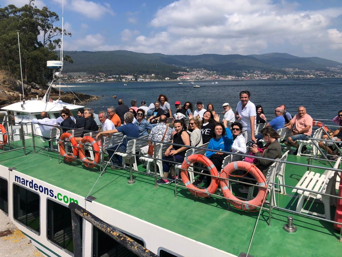 Viaje de la Naviera Mar de Ons a la Isla de Tambo 