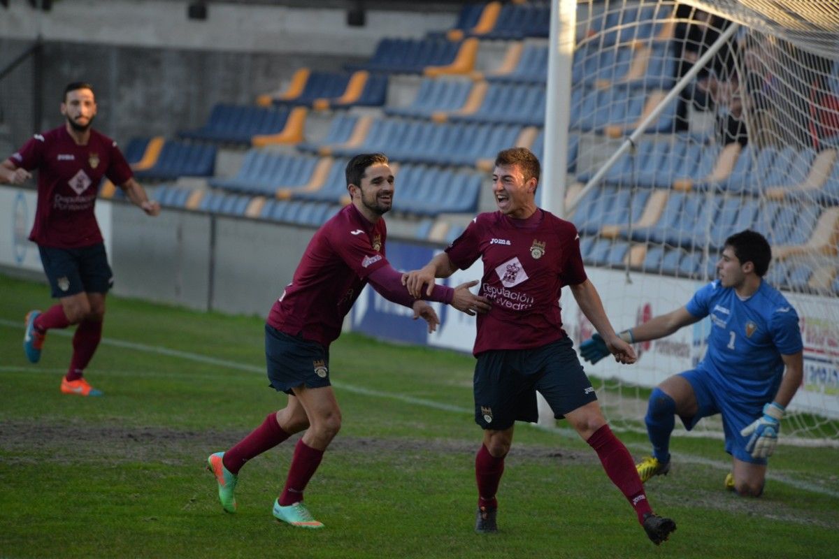 Kevin Presa celebra el primer gol del Pontevedra ante el ÿrdenes en Pasarón