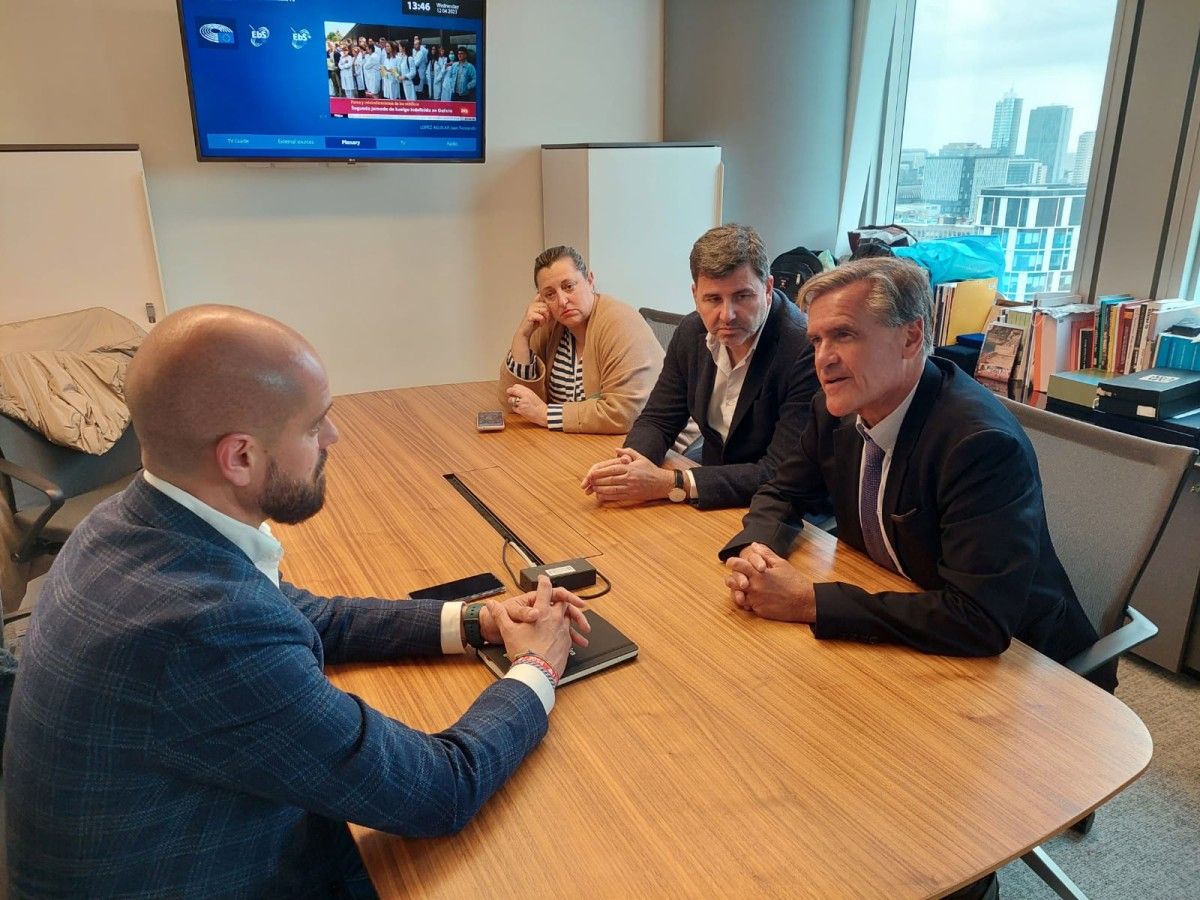 Reunión de Iván Puentes y  Yoya Blanco en Bruselas