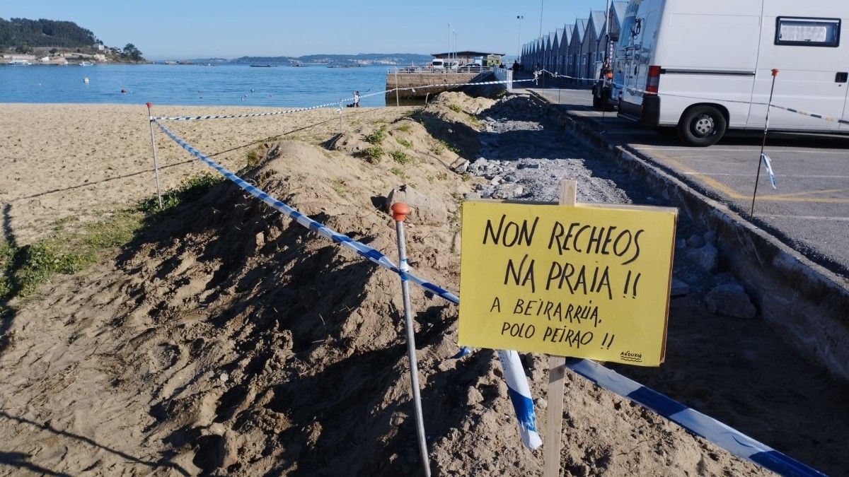 Cartel colocado pla Asociación Ecoloxista de Bueu Anduxía en Banda do Río