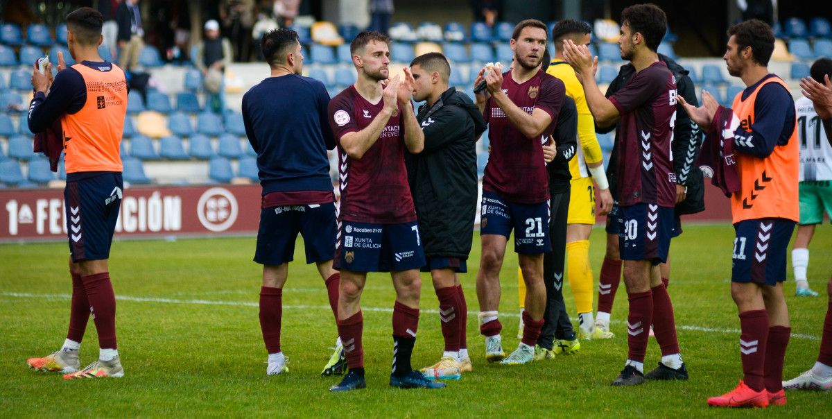 Partido de Primera RFEF entre Pontevedra CF - Mérida en Pasarón