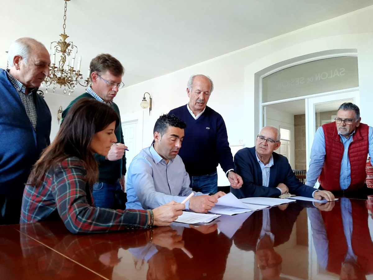 Visita al Concello de A Lama del delegado de la Xunta Luis López y de la jefa territorial de Infraestructuras, María Martínez