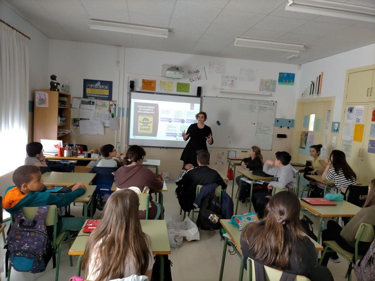 Alumnos del colegio San Benito de Lérez participan en un obradoiro sobre formas de violencia en Internet