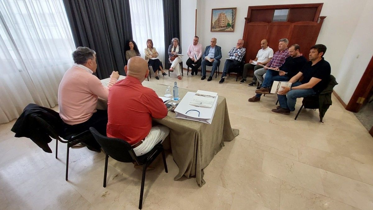 Reunión entre el Concello y hoteleros para perfilar la Gran Final de las Series Mundiales de Triatlón