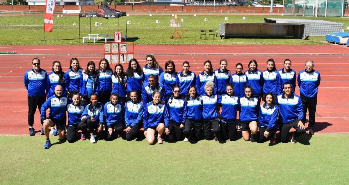 Equipo femenino de la Gimnástica en la primera jornada de liga en Vigo