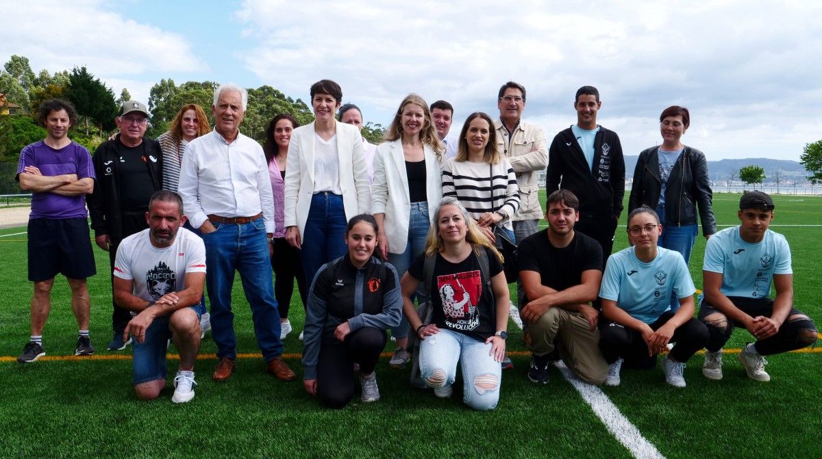 Encuentro de Ana Pontón y Marga Caldas con integrantes de entidades deportivas de Poio