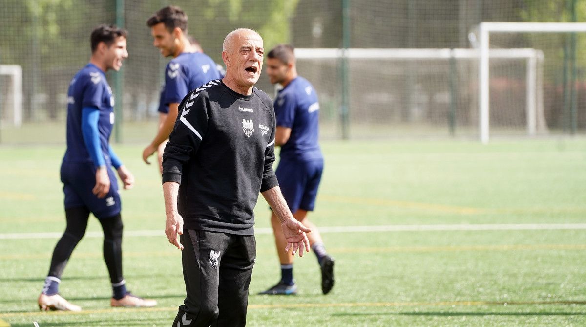 Juan Señor, en un entrenamiento del Pontevedra en A Xunqueira